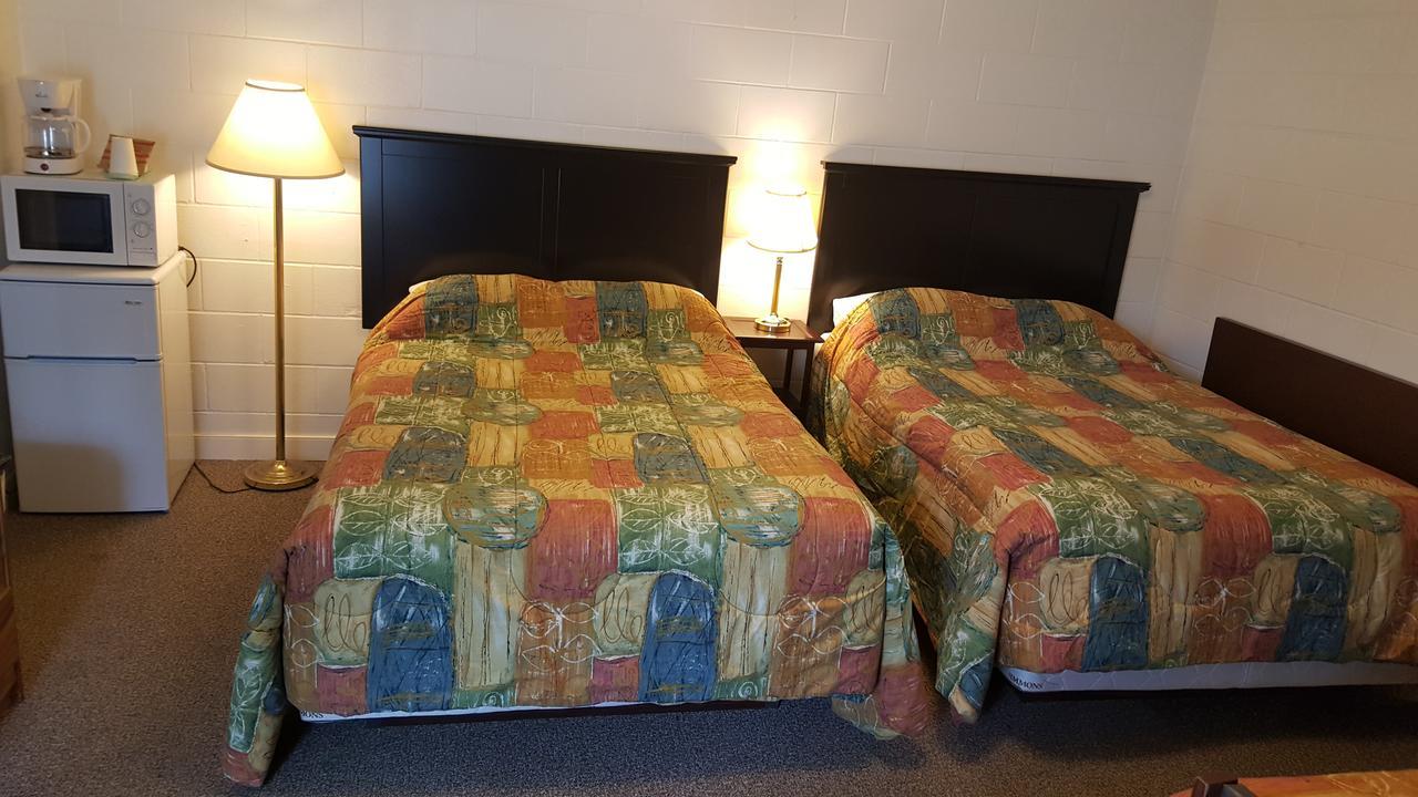 Centennial Motel Kindersley Εξωτερικό φωτογραφία