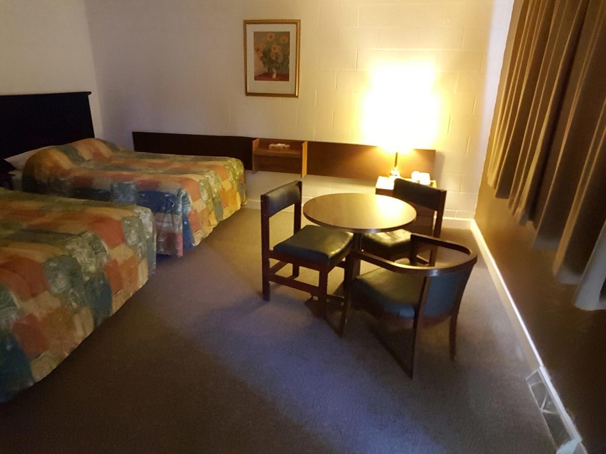 Centennial Motel Kindersley Εξωτερικό φωτογραφία